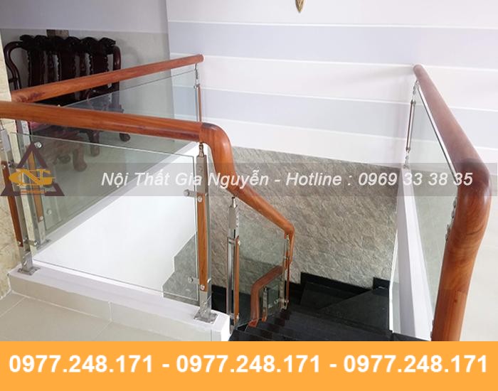 Cầu thang kính chân phổ thông Cầu thang kính chân cao đẹp