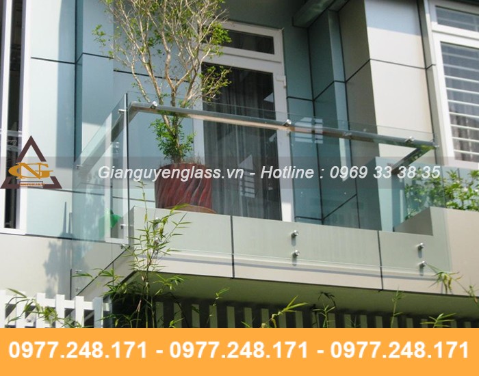 Ban công kính đẹp