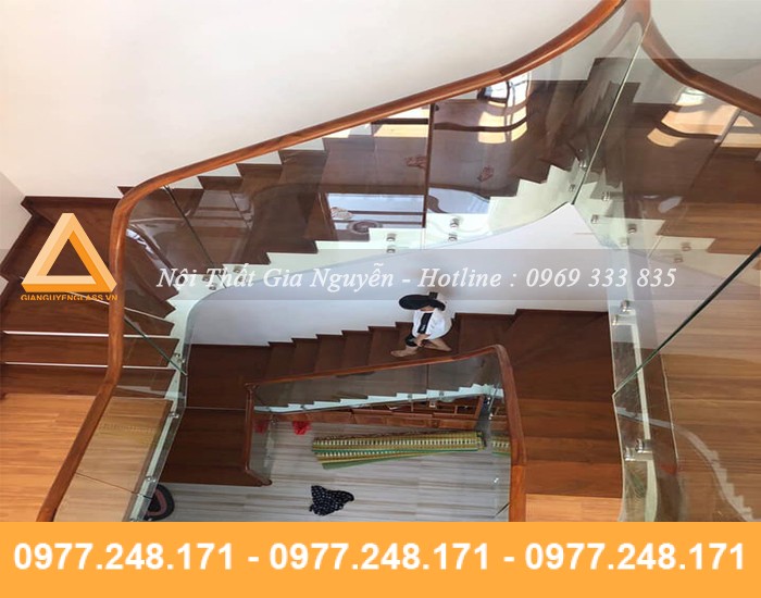 Cầu thang kính Cầu thang kính củ pass